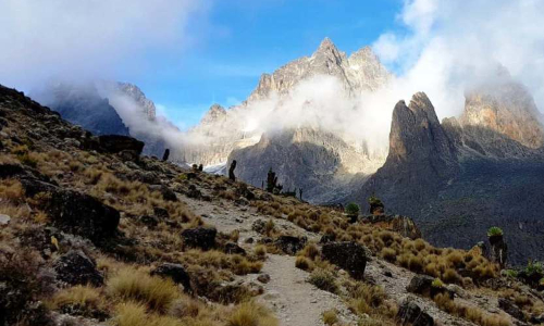 https://www.kanukalasafari.com/4-days-mount-kenya-sirimon-route/