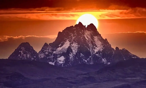 https://www.kanukalasafari.com/6-days-mount-kenya-climbing-naro-moru-chogoria-route/